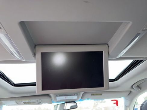 Used 2011 Lexus LX 570 570 w/ Luxury Pkg image 12