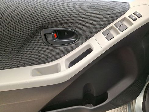 Used 2010 Toyota Yaris image 10