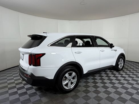 Used 2022 Kia Sorento LX FWD image 4