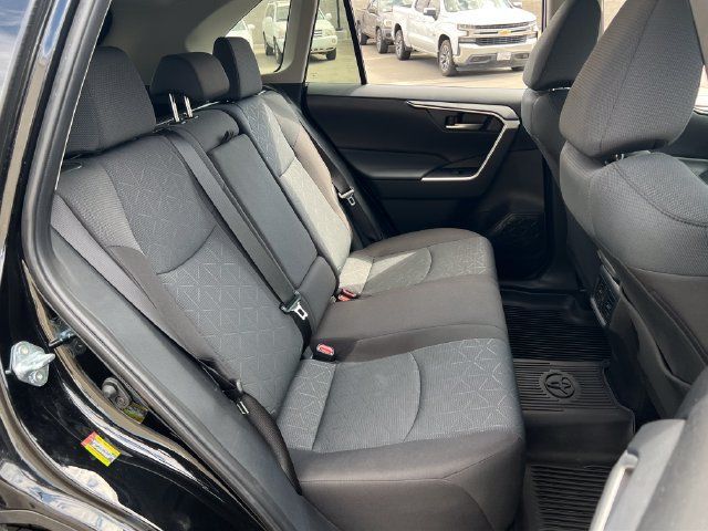 Used 2025 Toyota RAV4 XLE FWD image 46