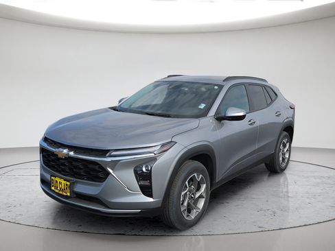 Used 2025 Chevrolet Trax LT w/ LT Convenience Package FWD image 17