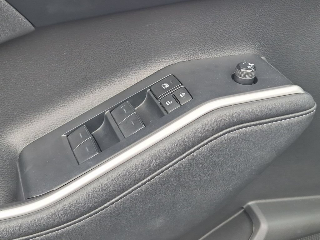 Used 2023 Toyota Highlander XLE FWD image 10