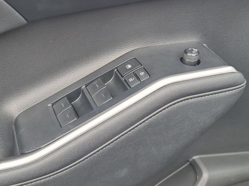 Used 2023 Toyota Highlander XLE FWD image 10