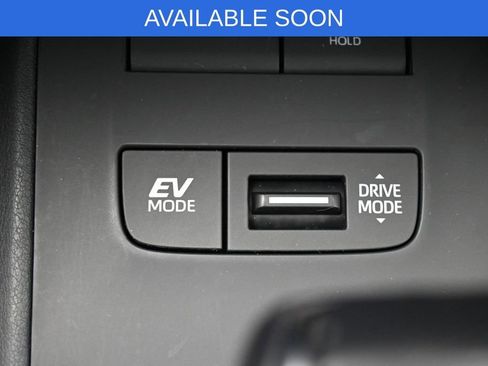 Used 2021 Toyota Venza LE w/ Carpet Mat Package (TMS) AWD/4WD image 25