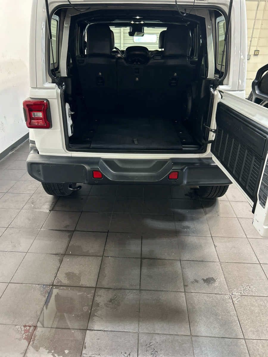 Used 2019 Jeep Wrangler Unlimited Sahara AWD/4WD image 10