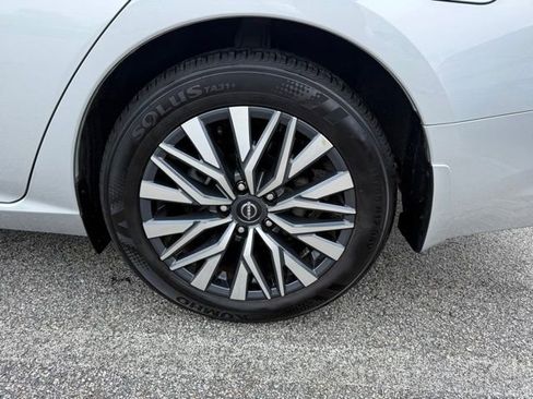 Certified 2025 Nissan Altima 2.5 SV FWD image 28