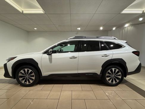 Used 2023 Subaru Outback Touring AWD/4WD image 2