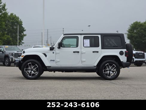 Used 2024 Jeep Wrangler Unlimited w/ Convenience Group AWD/4WD image 4