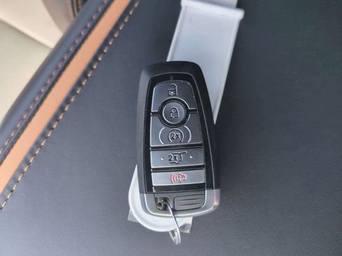 Used 2024 Ford Expedition Platinum image 36