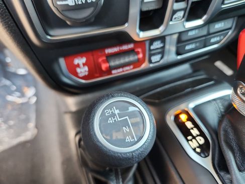 New 2025 Jeep Wrangler Unlimited Rubicon w/ Technology Group image 32