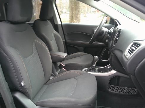 Used 2019 Jeep Compass Sport w/ Cold Weather Group image 19