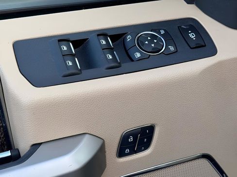 Used 2017 Ford F250 Lariat w/ Chrome Package image 12