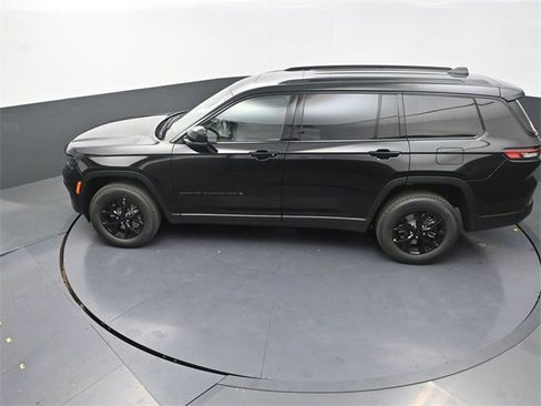 New 2025 Jeep Grand Cherokee L Altitude image 12