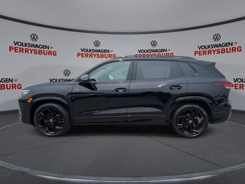 Certified 2025 Volkswagen Tiguan SE R-Line FWD image 5