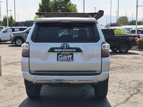 Used 2021 Toyota 4Runner TRD Off-Road AWD/4WD image 5