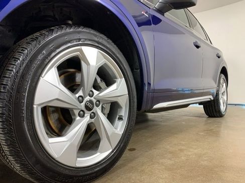 Used 2023 Audi Q5 2.0T Prestige w/ Prestige Package image 2