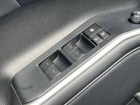 Used 2024 Toyota Highlander XLE image 13