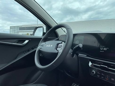 New 2025 Kia Niro EX Touring image 33