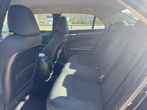 Used 2018 Chrysler 300 Touring w/ Driver Convenience Group image 9