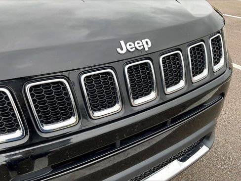 Used 2019 Jeep Compass Limited image 30
