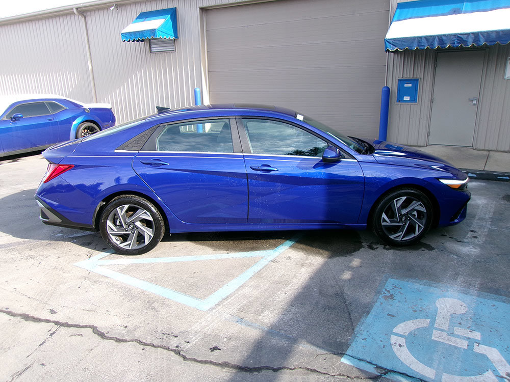 Used 2025 Hyundai Elantra SEL FWD image 6