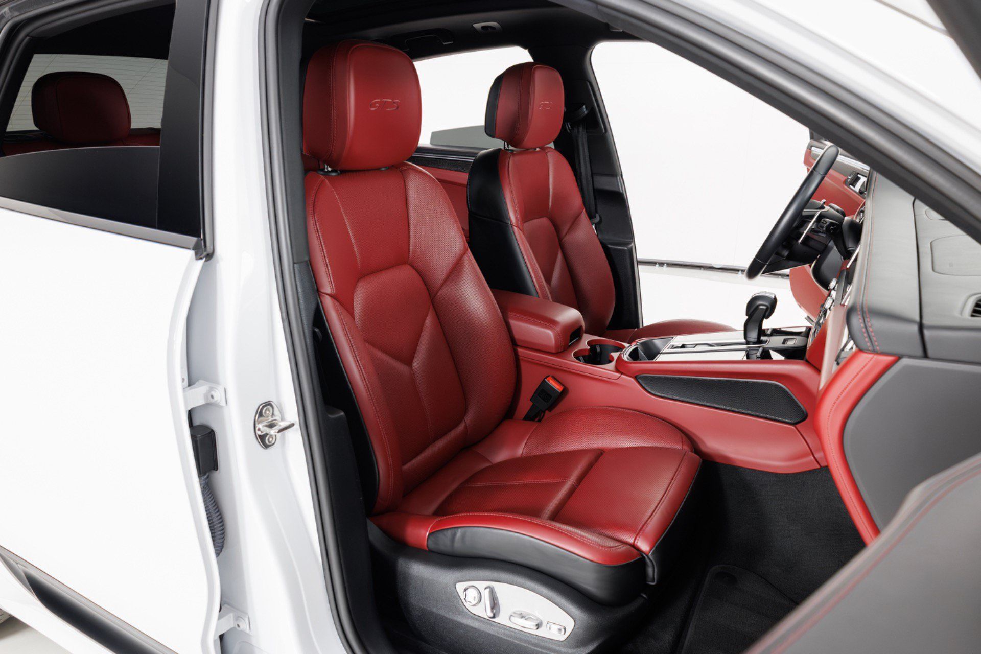 Used 2022 Porsche Macan GTS AWD/4WD image 40