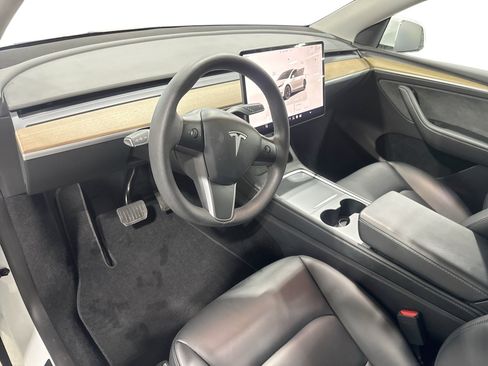 Certified 2023 Tesla Model Y AWD image 9