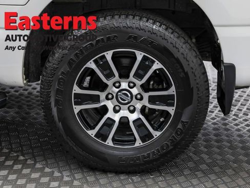 Used 2020 Nissan Titan SV w/ SV Convenience Package image 35