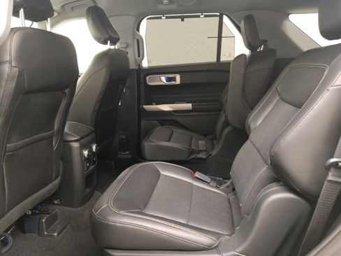 Used 2021 Ford Explorer Limited w/ Equipment Group 301A AWD/4WD image 18