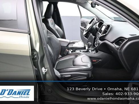 Used 2020 Jeep Cherokee Trailhawk w/ Cold Weather Group AWD/4WD image 39