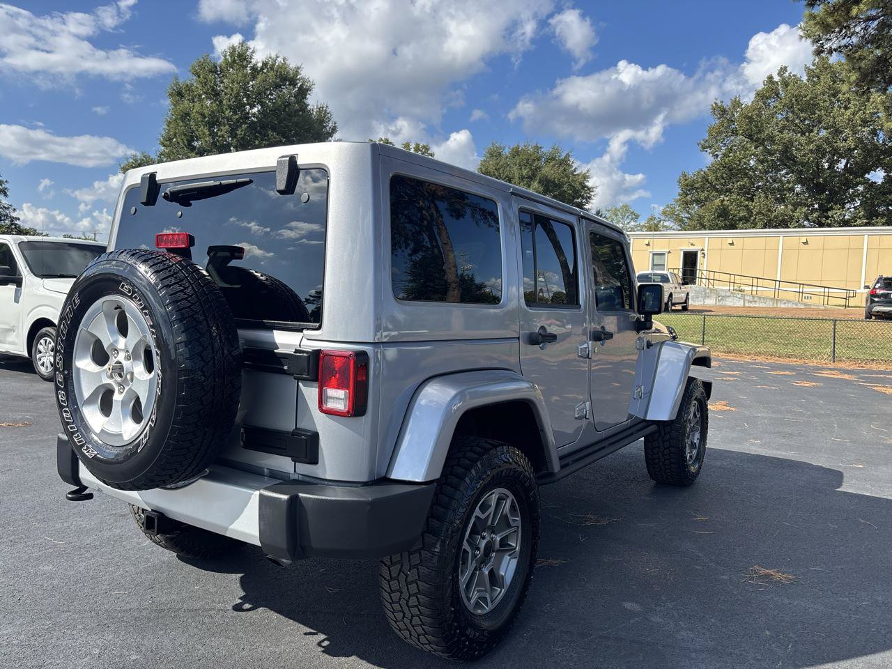Used 2014 Jeep Wrangler Unlimited Sahara w/ Max Tow Package AWD/4WD image 8