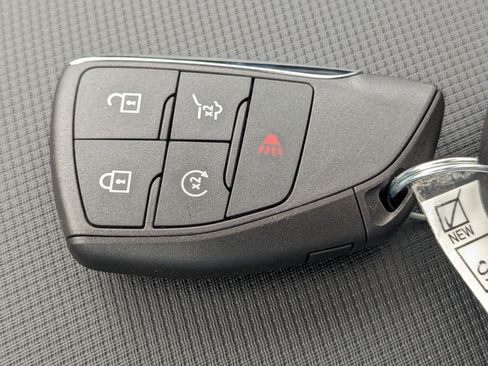 New 2025 Chevrolet Equinox EV RS image 30