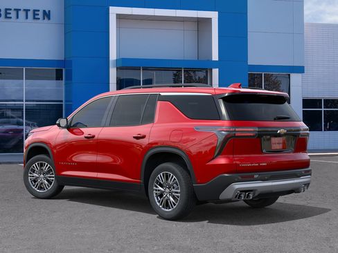 New 2026 Chevrolet Traverse LT w/ Driver Confidence Package AWD/4WD image 3