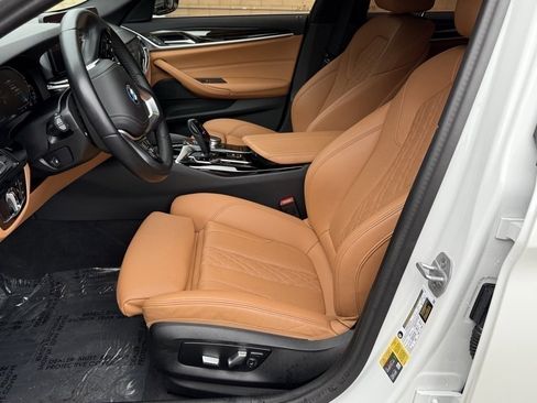 Certified 2023 BMW 530e w/ Convenience Package image 19