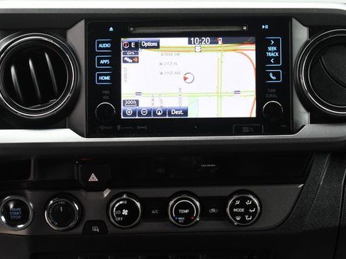 Certified 2018 Toyota Tacoma TRD Off-Road image 19