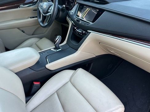 Used 2017 Cadillac XT5 Luxury w/ Driver Awareness Package AWD/4WD image 19