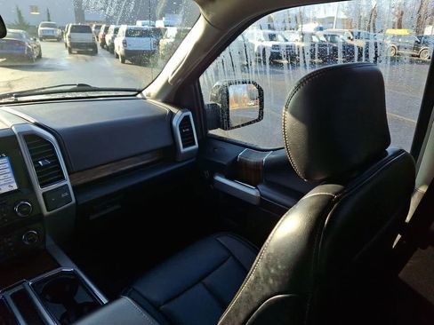 Used 2019 Ford F150 Lariat w/ Trailer Tow Package image 11