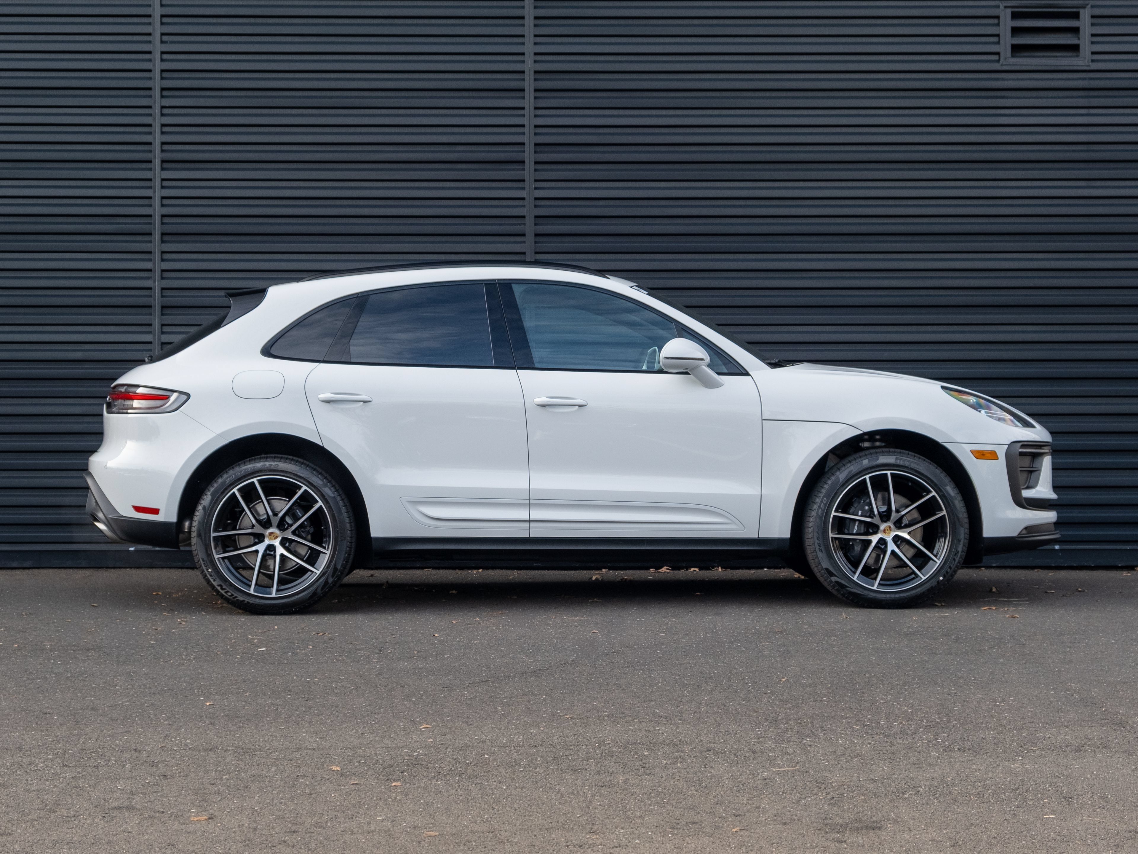 Certified 2026 Porsche Macan AWD/4WD image 9