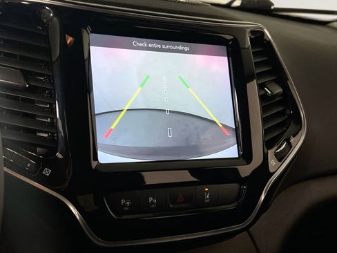 Used 2022 Jeep Cherokee Limited w/ Mopar Interior Package AWD/4WD image 13