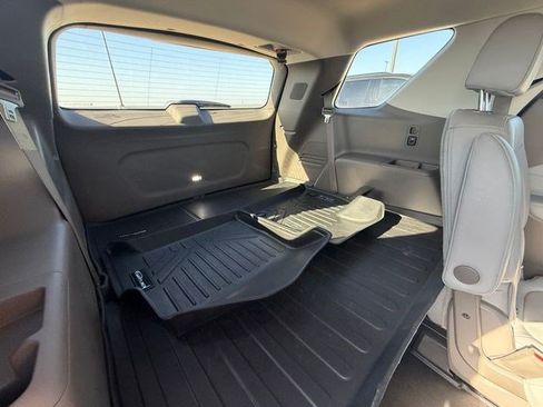 Used 2020 Chevrolet Traverse Premier FWD image 17