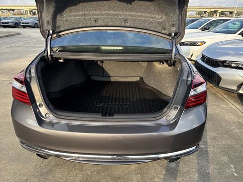 Used 2017 Honda Accord Sport image 7