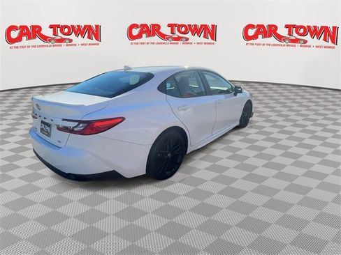Used 2025 Toyota Camry Hybrid image 8