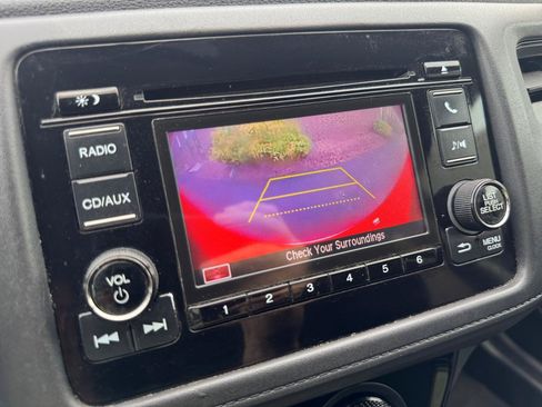 Used 2018 Honda HR-V LX image 19