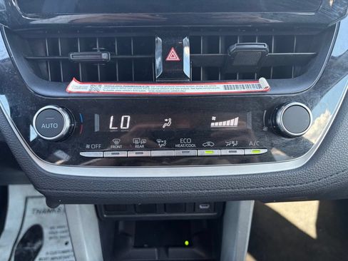 Used 2025 Toyota Corolla Cross LE FWD image 27