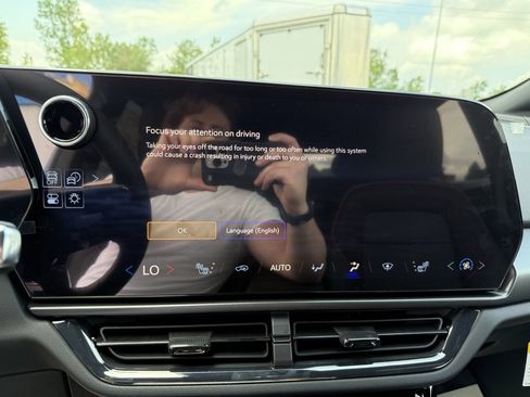 New 2025 Chevrolet Equinox EV RS image 14