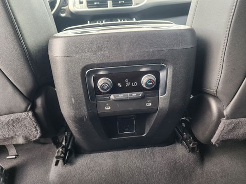 Used 2024 Chevrolet Suburban LT AWD/4WD image 16