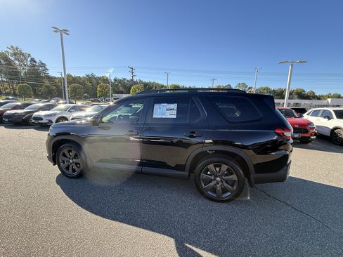 New 2025 Honda Pilot Sport image 7