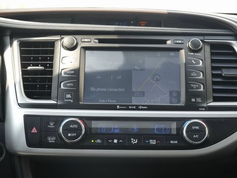 Used 2017 Toyota Highlander Limited image 40