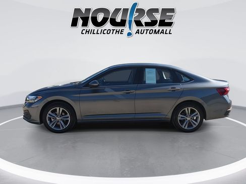 Used 2024 Volkswagen Jetta SE FWD image 5
