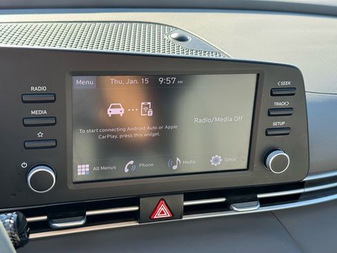 Used 2024 Hyundai Elantra SE image 28